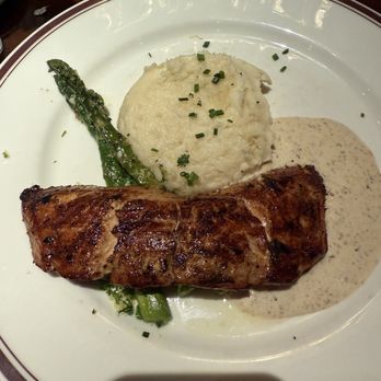 Artie's - Short Smoked Salmon Filet - American Near Me - Fairfax, Virginia