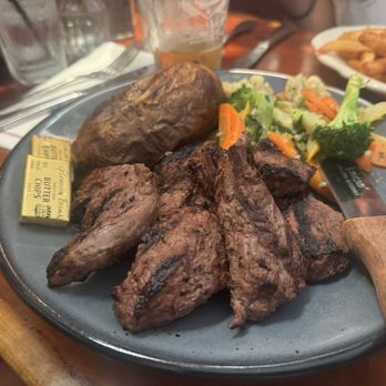 Chatham Squire Restaurant & Tavern - Steak tips - New American Near Me - Chatham, Massachusetts
