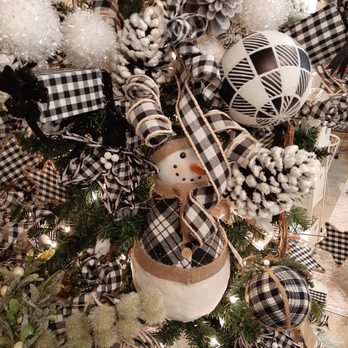 The Mint Julep - Christmas 2020 decorations - Home Decor Near Me - Rockwall, Texas