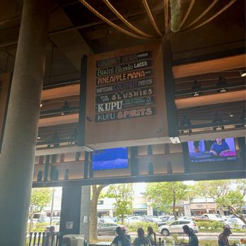 Maui Brewing Co. - Kailua - Bar area - Breweries Near Me - Kailua, Hawaii Maui Brewing Co. - Kailua - Bar area - Breweries Near Me - Kailua, Hawaii