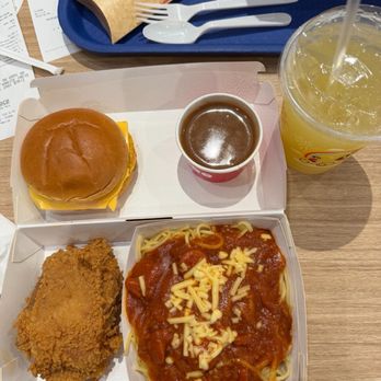 Jollibee - 1pc Chickenjoy w/ Jolly Spaghetti and Drink Cheesy Yumburger Ube Pie Pineapple Quencher - Chicken Shop Near Me - Wheaton, Maryland Jollibee - 1pc Chickenjoy w/ Jolly Spaghetti and Drink Cheesy Yumburger Ube Pie Pineapple Quencher - Chicken Shop Near Me - Wheaton, Maryland