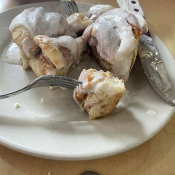 Hidden Cafe - Cinnamon roll!! - New American Near Me - Camarillo, California