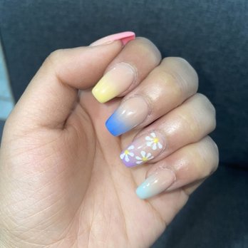 Lady's Nail Bar - Day Spas Near Me - Chicago, Illinois