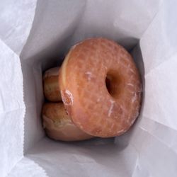 Cindy's Donuts - Glazed raise donut