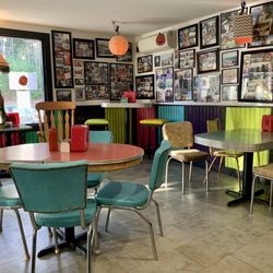 Silly's Restaurant - Silly's dining area