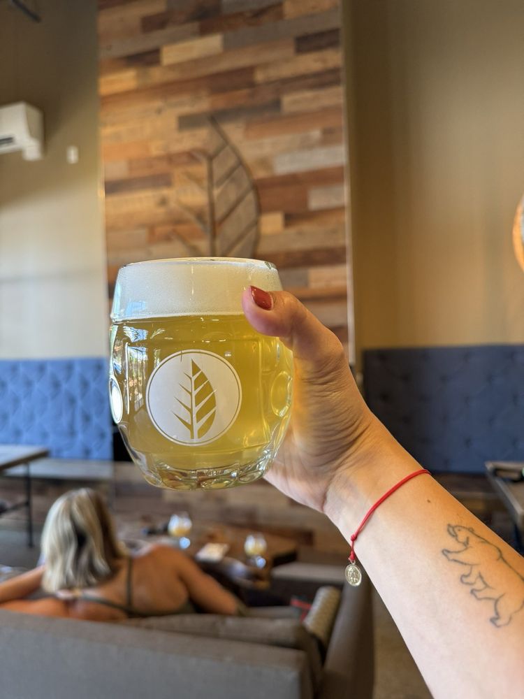 Deciduous Brewing Company Logo