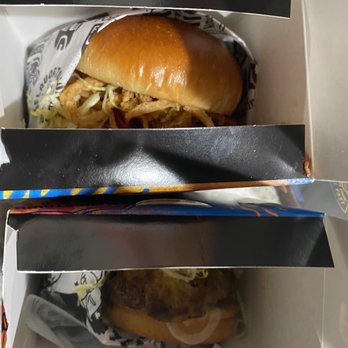 Guy Fieri's Flavortown Kitchen - Sad boring burgers - Food Delivery Services Near Me