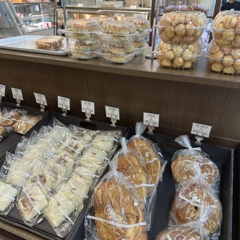 Cake House - Bakeries Near Me - Los Angeles, California Cake House - Bakeries Near Me - Los Angeles, California