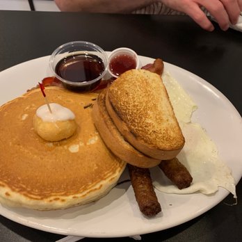Maple Leaf Diner - Diners special - American Near Me - Dallas, Texas