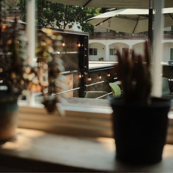 Argonaut Coffee & Biscuits - Patio area - Coffee & Tea Near Me - Leavenworth, Washington