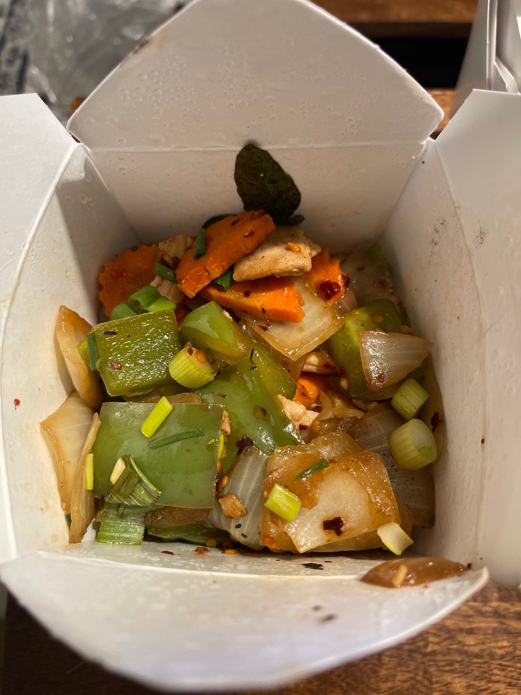 POOM THAI CUISINE Updated July 2024 131 Photos & 460 Reviews 2204