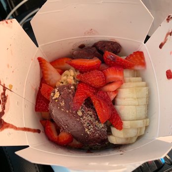 Flake - Açaí Bowl added strawberries - Breakfast & Brunch Near Me - Venice, California Flake - Açaí Bowl added strawberries - Breakfast & Brunch Near Me - Venice, California