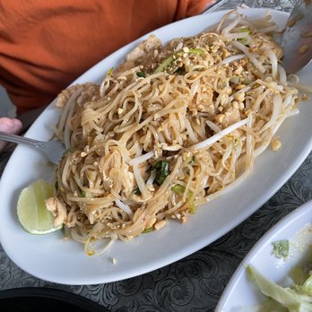 Vohn's Restaurant - Chicken pad Thai - Vietnamese Near Me - Bellingham, Massachusetts Vohn's Restaurant - Chicken pad Thai - Vietnamese Near Me - Bellingham, Massachusetts