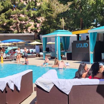 LIQUID Pool Lounge - Lots of fun, aside from the $20 a drink (High Noon) - Swimming Pools Near Me - Las Vegas, Nevada