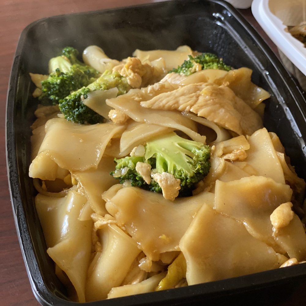 Silk Thai Hagerstown - Chicken Pad See Ew - Thai Near Me - Hagerstown, Maryland Silk Thai Hagerstown - Chicken Pad See Ew - Thai Near Me - Hagerstown, Maryland