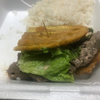 Delicia Tropical Cafe - Steak Jibarito. Con arroz blanco y Habichelas Guisadas. - Latin American Near Me - Elgin, Illinois