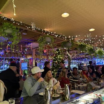 Dexter's - Adorable decor inside for the holidays - Sports Bars Near Me - Minneapolis, Minnesota