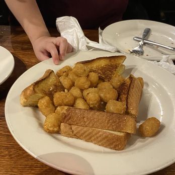 D'Agostino's Pizza and Pub - Kids' grilled cheese with tots - Pizza Near Me - Niles, Illinois D'Agostino's Pizza and Pub - Kids' grilled cheese with tots - Pizza Near Me - Niles, Illinois
