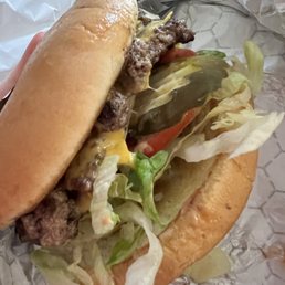 Single meat cheese burger delivered by DoorDash so good.