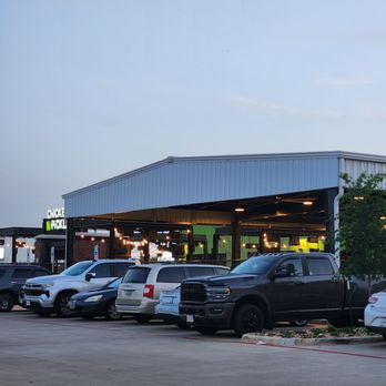 Chicken N Pickle- Grapevine - New American Near Me - Grapevine, Texas