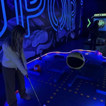 Par 3 - Mini Golf Near Me - Newport, Kentucky