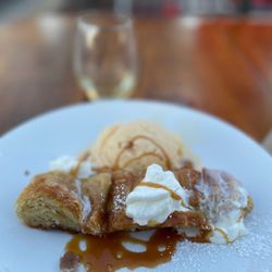 Brotzeit Lokal - Apple strudel