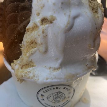1-800-Lucky - vanilla Tajyaki ice cream with graham crackers - Asian Fusion Near Me - Miami, Florida