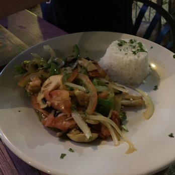 Maíz, Canela y Cilantro - Pescado asado con vegetales y arroz - Mexican Near Me - Mérida, YUC Maíz, Canela y Cilantro - Pescado asado con vegetales y arroz - Mexican Near Me - Mérida, YUC