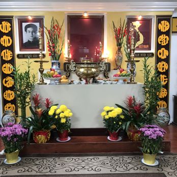 Hoa Hao Buddhism Association - Ngôi Tam Bảo tại chánh điện Hội Quán PGHH Miền Nam California 1999. - Buddhist Temples Near Me - Santa Ana, California