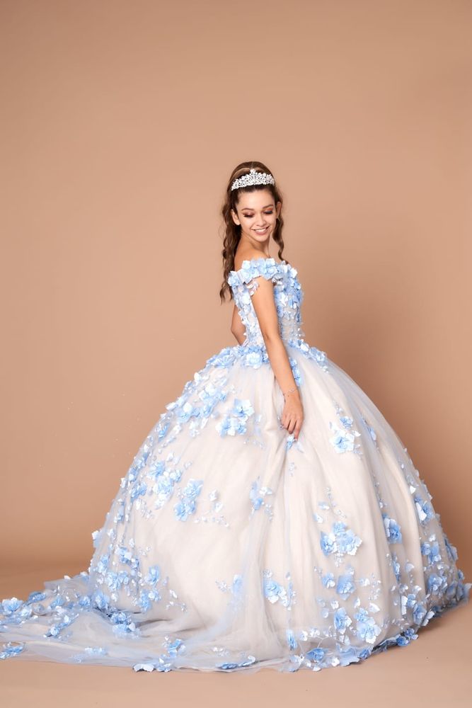Royalty Party Rental & Fashion Logo