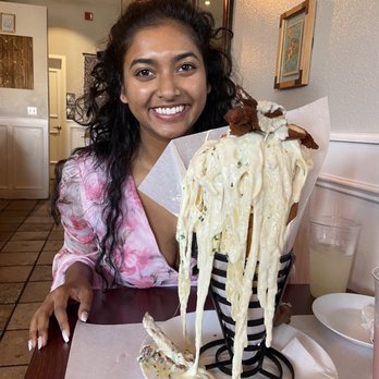 Amano - Alfredo fettuccine with chicken- just need one of these for two people! Bread holding it tasted so good too - Pizza Near Me - Las Vegas, Nevada