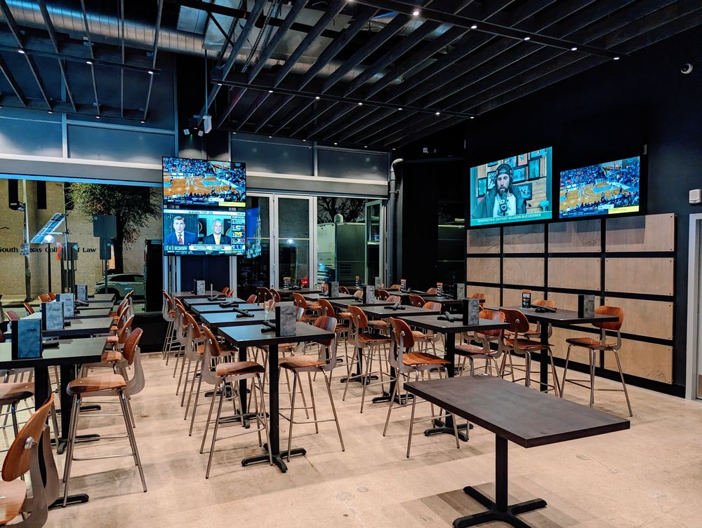 Tom's Watch Bar