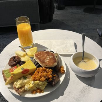 The Centurion Lounge - Airport Lounges Near Me - San Francisco, California