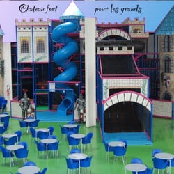 Taho & Lina - Le grand chateau rempli de jeux
