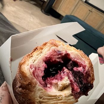 JL Patisserie - Blueberry Lemon Cruffin - Bakeries Near Me - Phoenix, Arizona