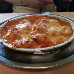 Abruzzo - Tortellini mit Spinatfüllung und Hackfleisch Sosse... Mit Käse überbacken