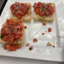 Yum! 1 day past primetomatoes and a spoonfull of pepper over a bed of supermarket rolls. For the price of one entree! Yum! 1 day past primetomatoes and a spoonfull of pepper over a bed of supermarket rolls. For the price of one entree!