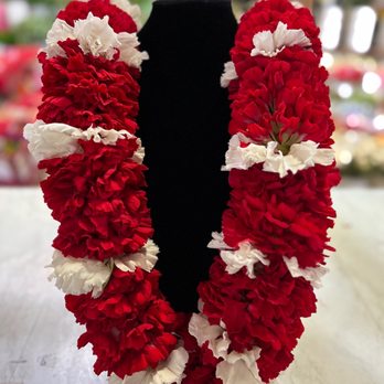 Piazza Wholesale - Custom made Double Red carnation with white carnation lei - Florists Near Me - San Francisco, California Piazza Wholesale - Custom made Double Red carnation with white carnation lei - Florists Near Me - San Francisco, California