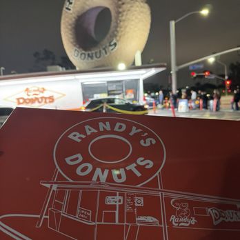 Randy's Donuts - Donuts Near Me - Inglewood, California
