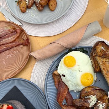 The Shay Hotel - Breakfast on rooftop - Hotels Near Me - Culver City, California The Shay Hotel - Breakfast on rooftop - Hotels Near Me - Culver City, California