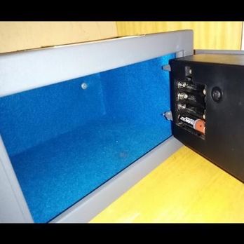 Hotel San Giorgio - The safe in our room. One battery. We ended up carrying our valuables with us. - Mediterranean Near Me - Civitavecchia, RM