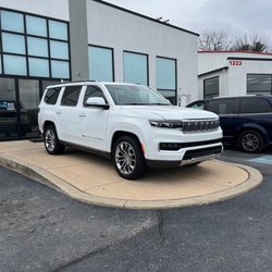 Jeff D'Ambrosio Chrysler Jeep Dodge - Grand wagoner