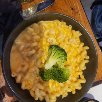 Ashling Kitchen and Bar - Mac & Cheese with Brocoli - New American Near Me - Crofton, Maryland