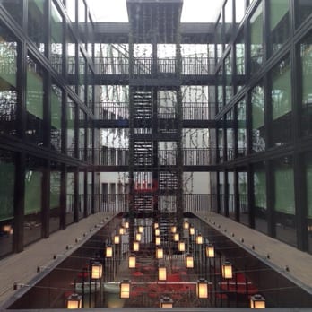 CitizenM Hotel - Lobby and hotel floors - Hotels Near Me - London, XGL