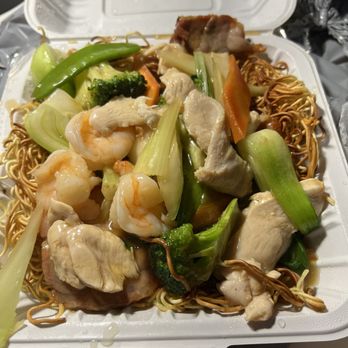 Rose Garden Chinese Cuisine - Cantonese pan seared noodles with shrimp pork and chicken with baby bock choi - Chinese Near Me - Windsor, Ontario Rose Garden Chinese Cuisine - Cantonese pan seared noodles with shrimp pork and chicken with baby bock choi - Chinese Near Me - Windsor, Ontario