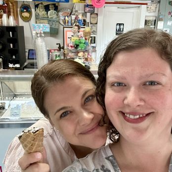 OINK’S ICE CREAM AND YOGURT - Updated June 2025 - 209 Photos & 287 ...