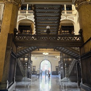 Palacio de Correos - Magnificent interior and the staircase has to be seen to be believed. Make sure to walk underneath it to see how intricate the design is. - Post Offices Near Me - México, D.F., DIF