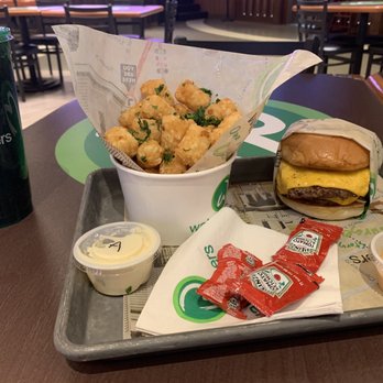 Wahlburgers - Absolutely delicious - American Near Me - Cabazon, California