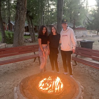 Grey Squirrel Resort & Vacation Rental Homes - Shervin has all the ingredients and tools for s'mores on the evening we wanted to make them. She is so thoughtful!!! - Big Bear Lake, CA