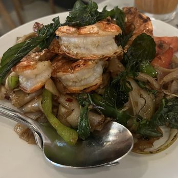 White Elephant - Drunken Noodle - Thai Near Me - Los Angeles, California White Elephant - Drunken Noodle - Thai Near Me - Los Angeles, California